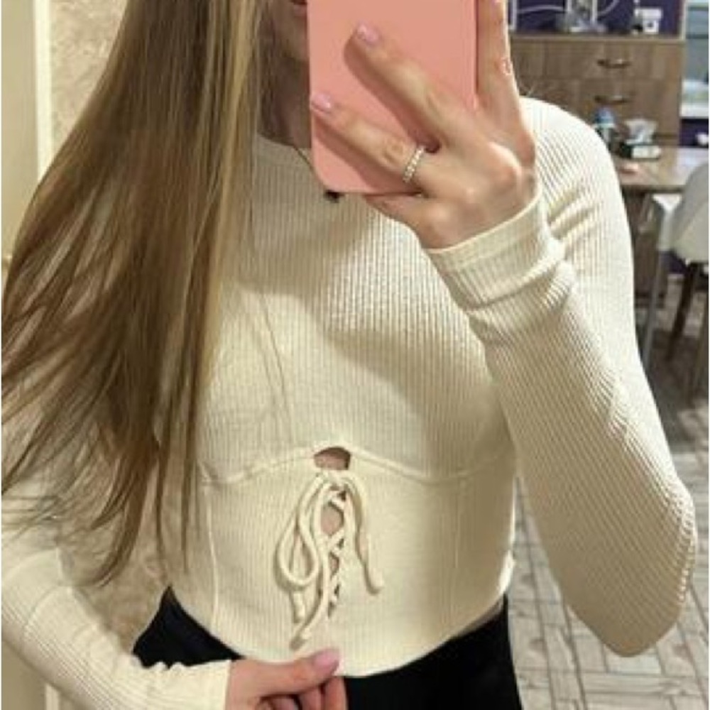 Bershka Women Front Laces Up Long Sleeve Crop Top Cream Color Size Small/